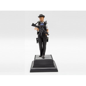 ICM 16009 1:16 British Police Female Officer (Офицер Британской полиции)