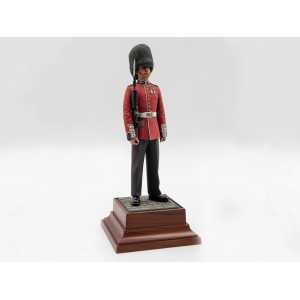 ICM 16001 1:16 British Grenadier Queen's Guards (Гренадёр Королевской гвардии Великобритании)